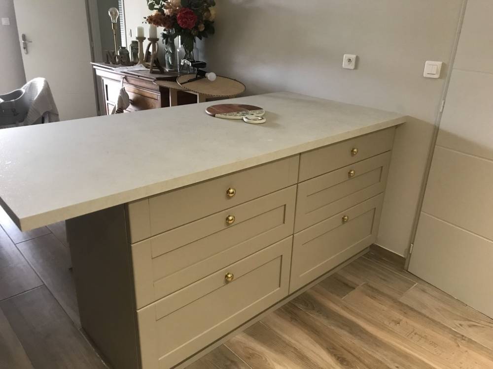 Cuisine laquée intégrée sous un escalier (6)