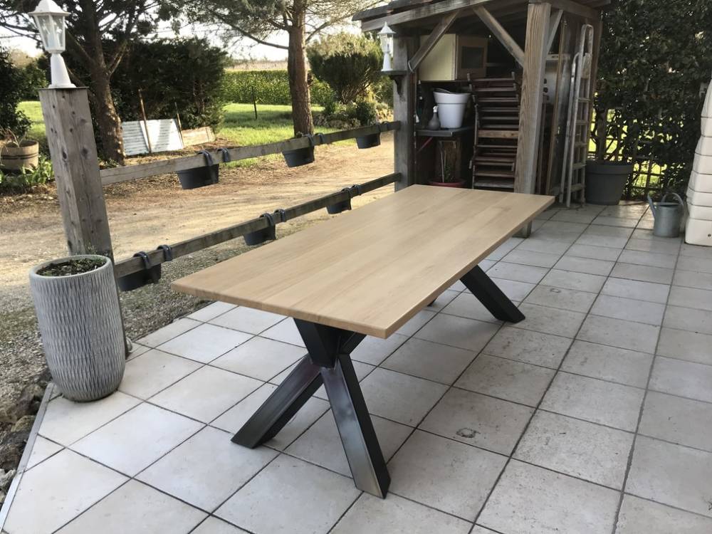 Table de salon en chêne teinté et vernis (1)
